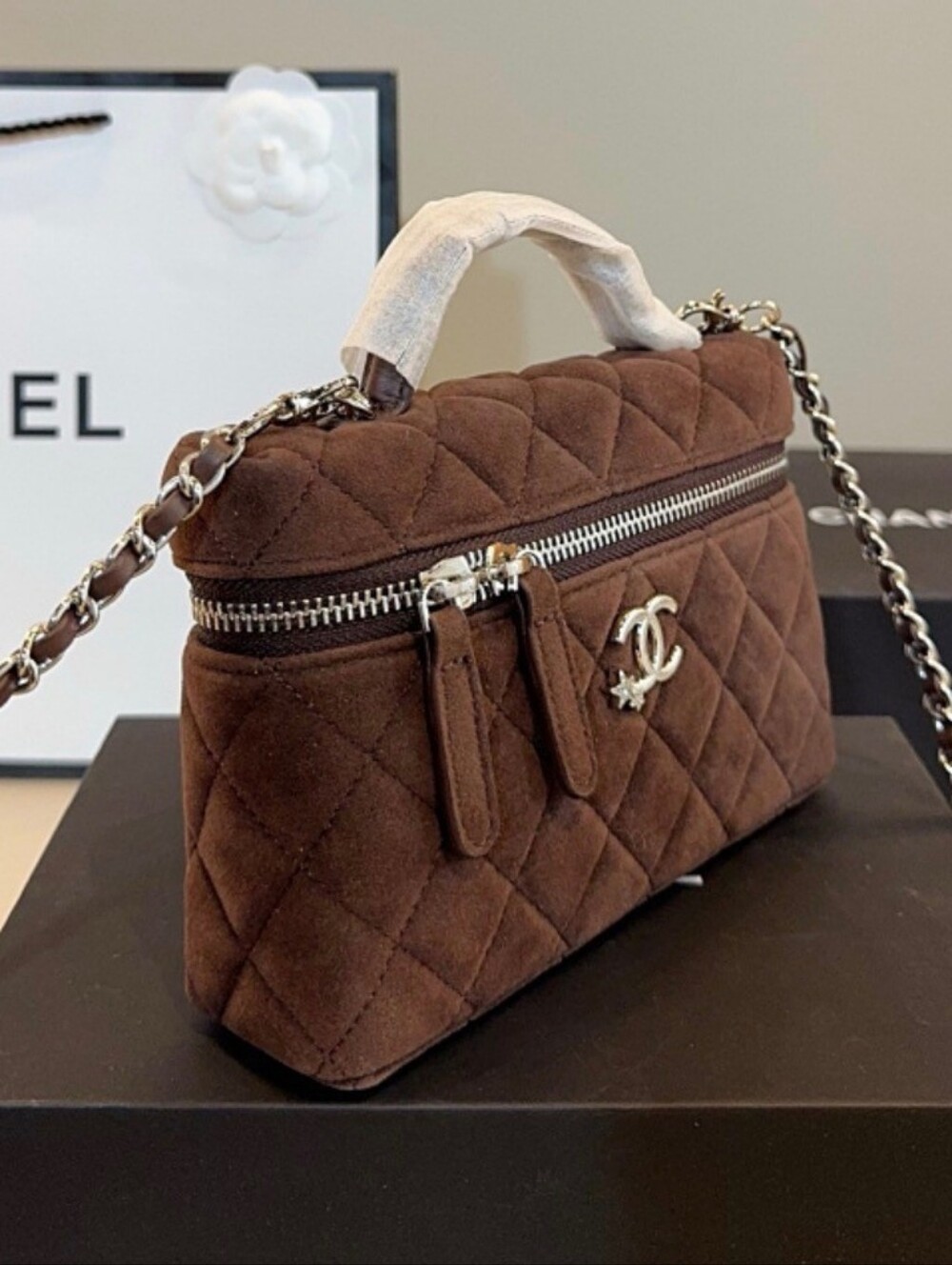 Chanel VIP Bag - Picture 2 of 7